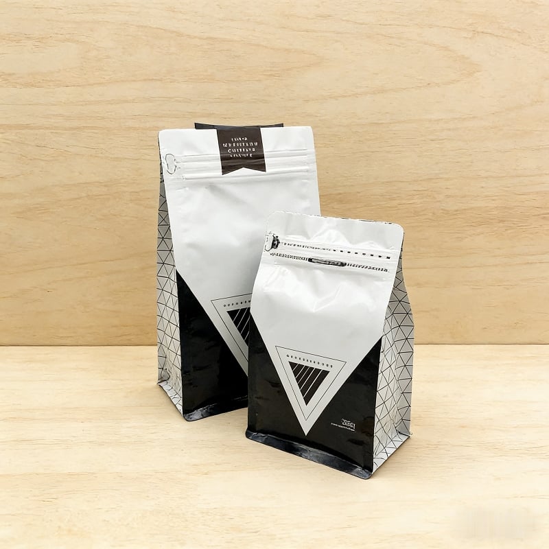 Biodegradable Kraft 250g Coffe Packaging Zipper Flat Bottom Coffee Bean Bag Valve