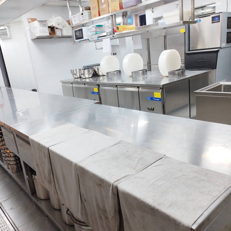 Choisir le bon partenaire parmi les entreprises spécialisées dans les cuisines professionnelles