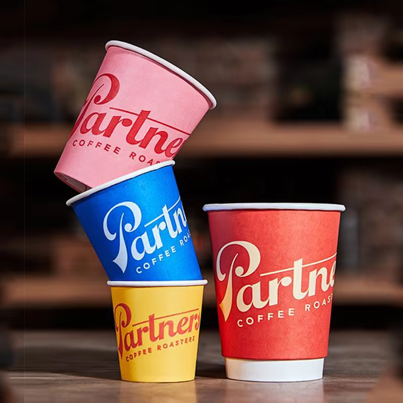 Hur kan designen av en papperscup påverka kundens smakupplevelse?