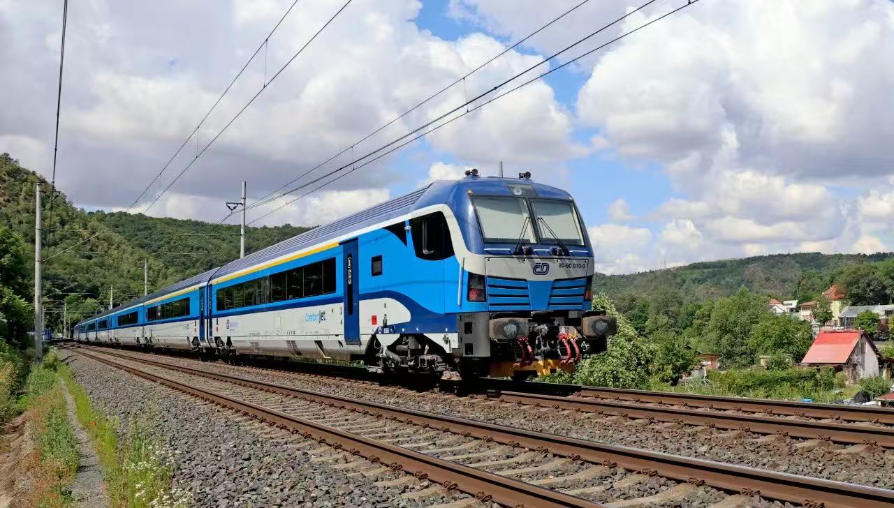 České dráhy vyhlásili výzvu na dodávku vozňov pre EMU súpravy typu Push-Pull