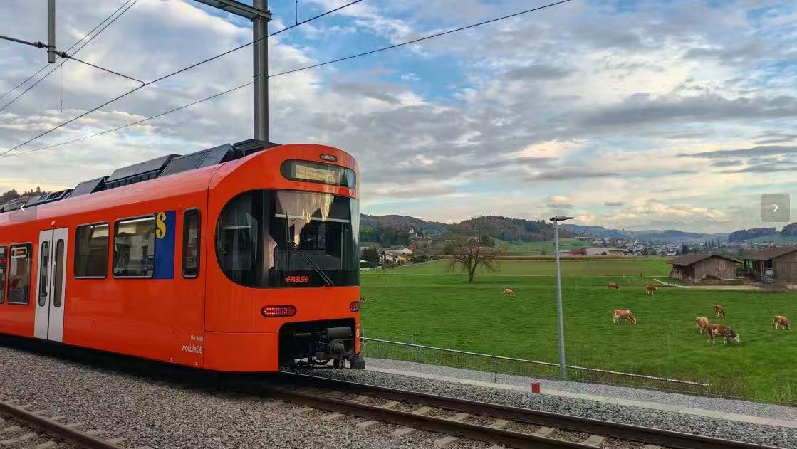 Oranžová jazda cez zeleň: Liečivá cesta po električke S7 v Bernolíne