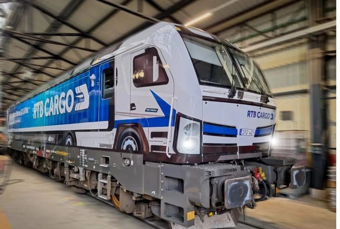 Lokomotíva Siemens Vectron dostala farebnú schému „Green Slogan“