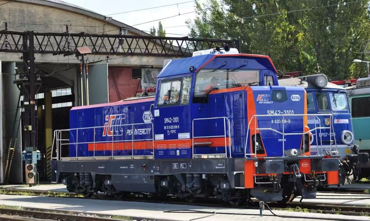 Poľsko vyhlásilo výzvu na dodávku 18 manévrovacích lokomotív