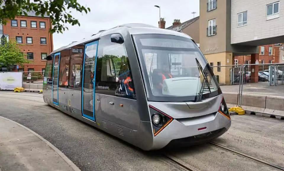 Projekty ultralehkého železnice: Nové vývojové príležitosti vo Veľkej Británii