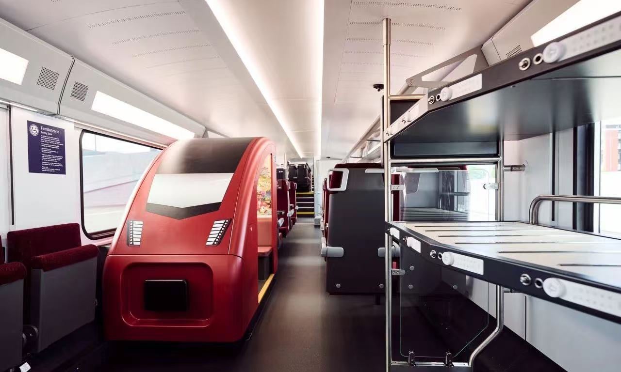 Železničný gigant Stadler predstavuje novú dvojpodlažnú elektrickú jednotku KISS