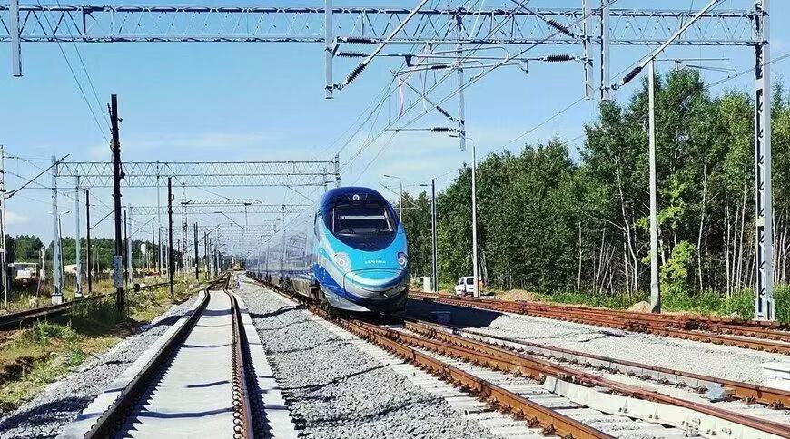 Poľsko spúšťa ďalšiu súťaž na vysokorýchlostné vlaky, s cieľom stať sa železničným centrom Strednej a Východnej Európy!
