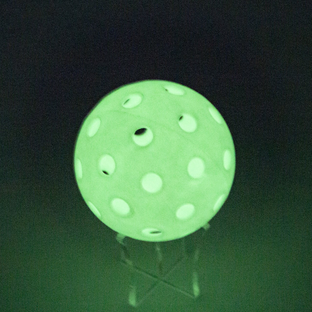 MOZURU Outdoor 40 Holes Injection Molding Glow In The Dark Pickleballs