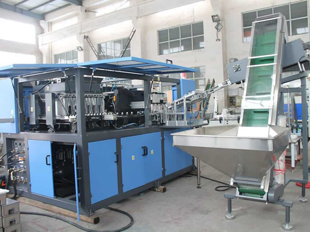 Automatic 6 cavity bottle blow molding machine