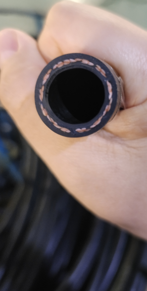 Hose de climatisation automobile : Caractéristiques clés pour une durabilité optimale et une étanchéité garantie
