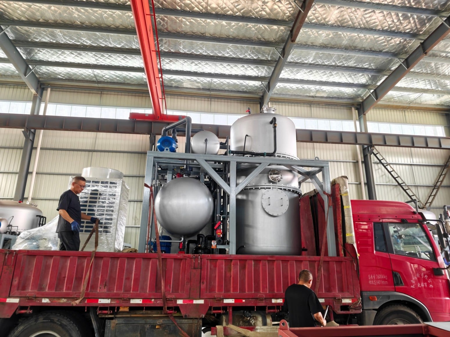 Automatic duplex steel 2205 low temperature heat pump Industrial Wastewater Treatment Evaporator Machine shipped