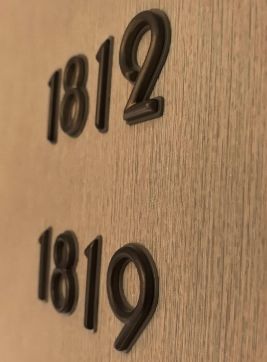 Hotel Room Signage Production: From Blueprint to Wall – A Behind-the-Scenes Look