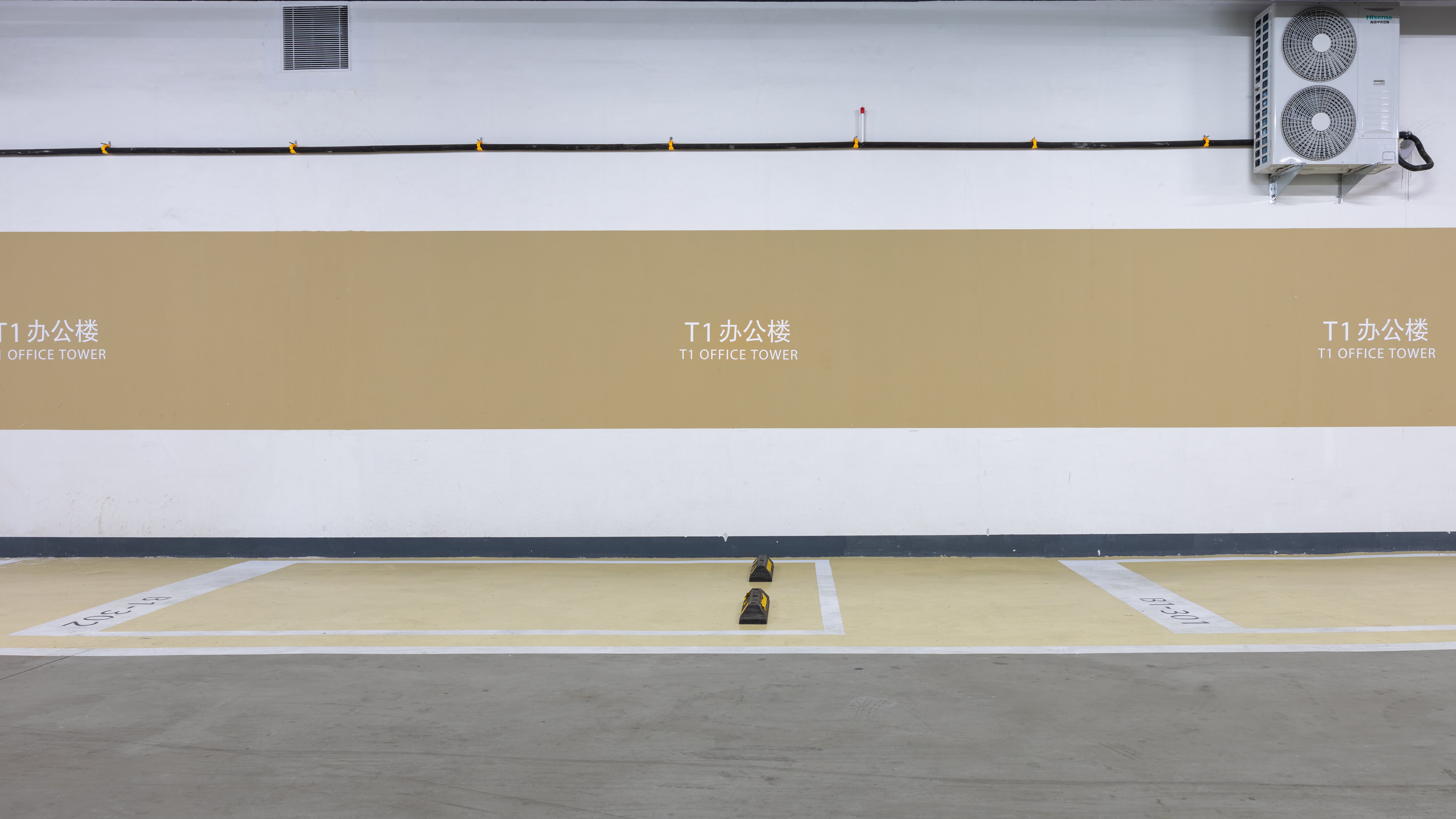 Wayfinding Signage Design: Enhancing Customer Experience for Complex Spaces
