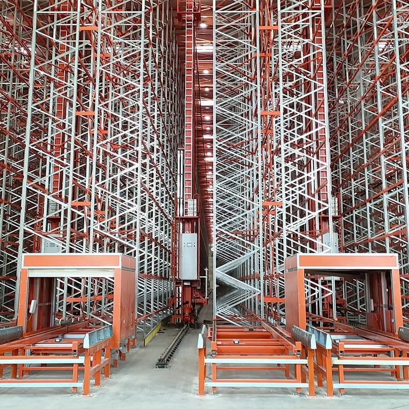 What types of goods are suitable for storage on pallet racks?