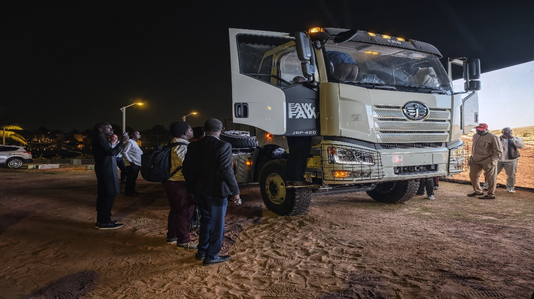 Lancement réussi au Sénégal du camion lourd J6P de FAW Jiefang