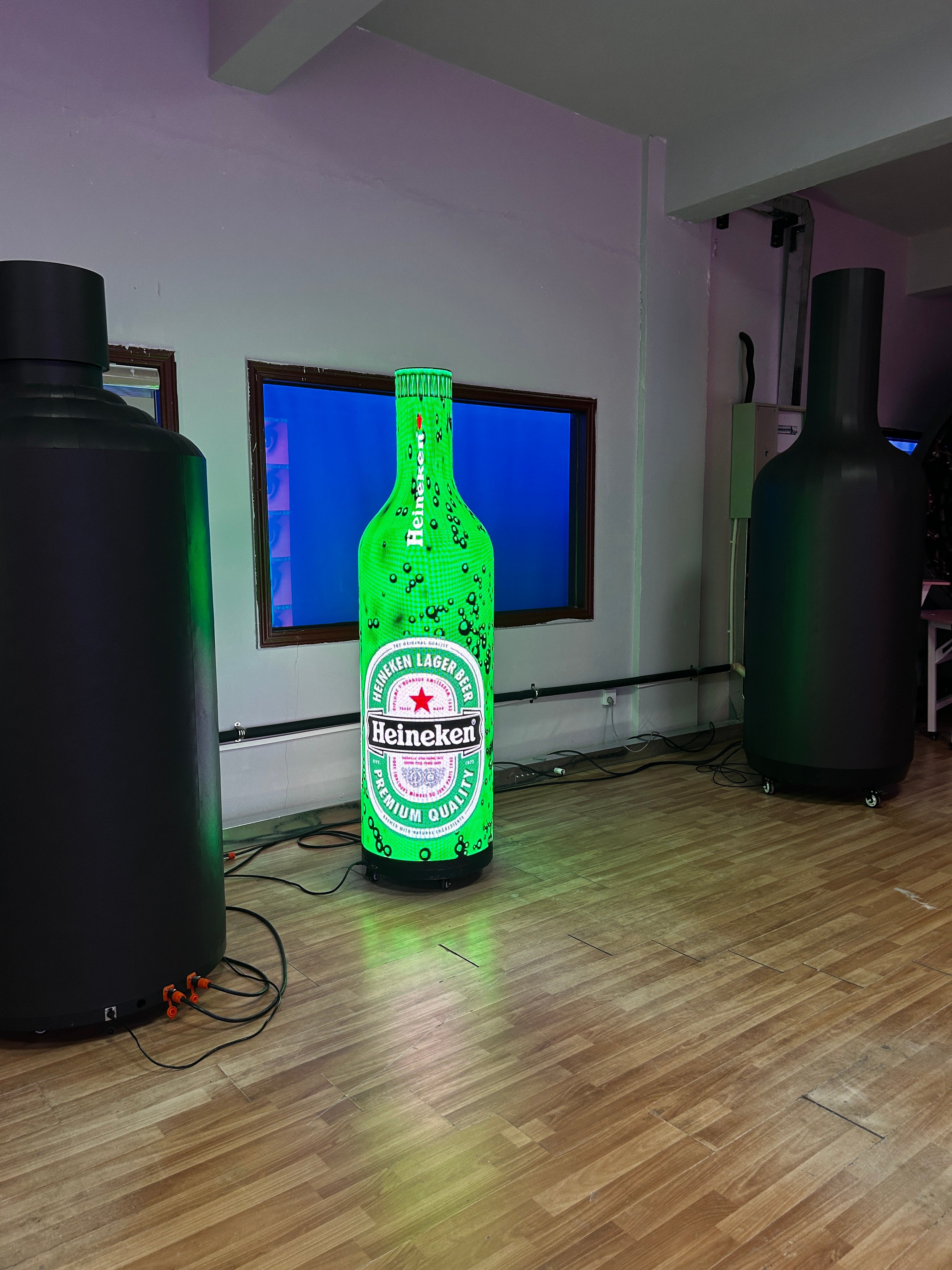 P2.9 Indoor Creative Wine Bottle LED Display 