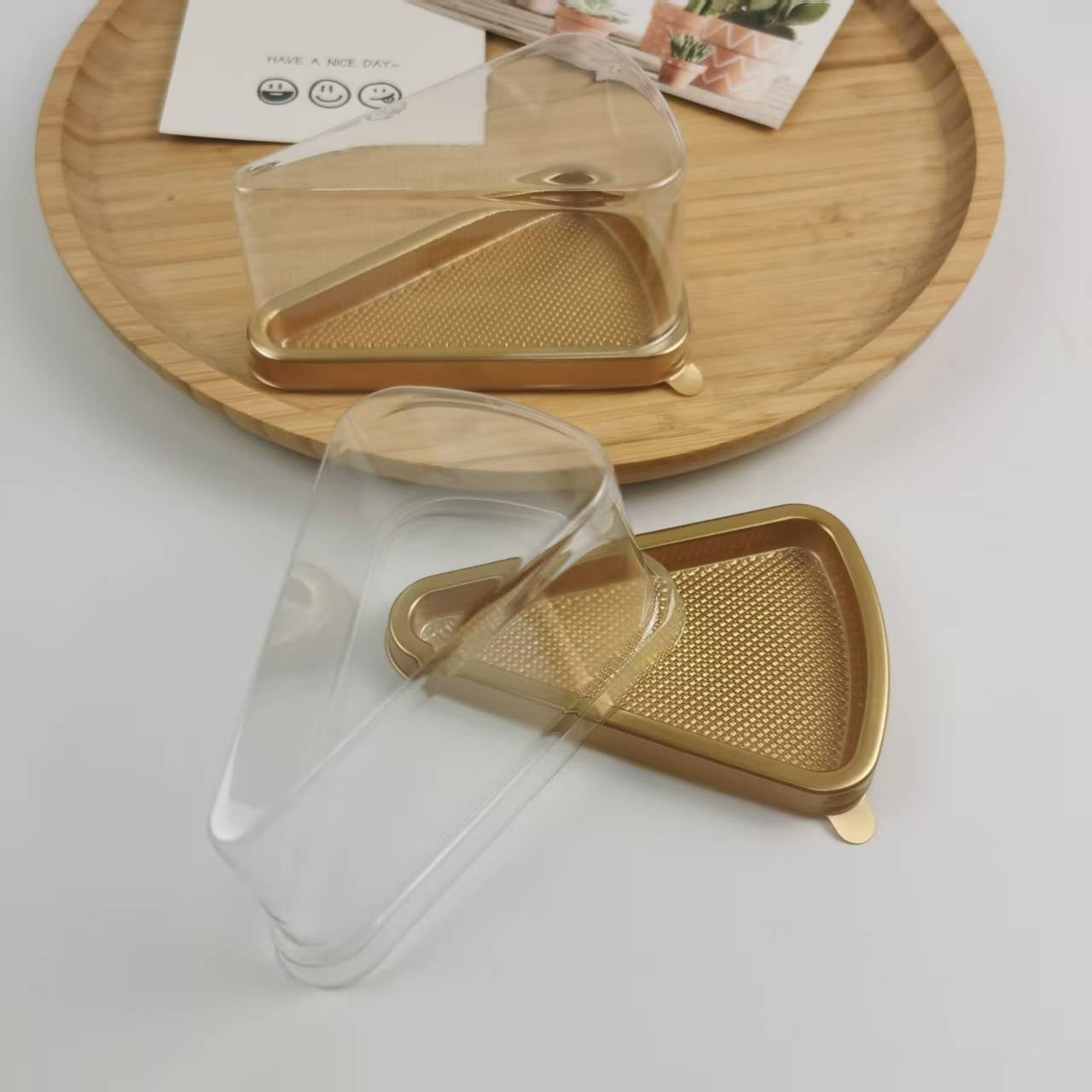 How Plastic Cake Slice Boxes Enhance Your Bakeryu2019s Packaging Strategy
