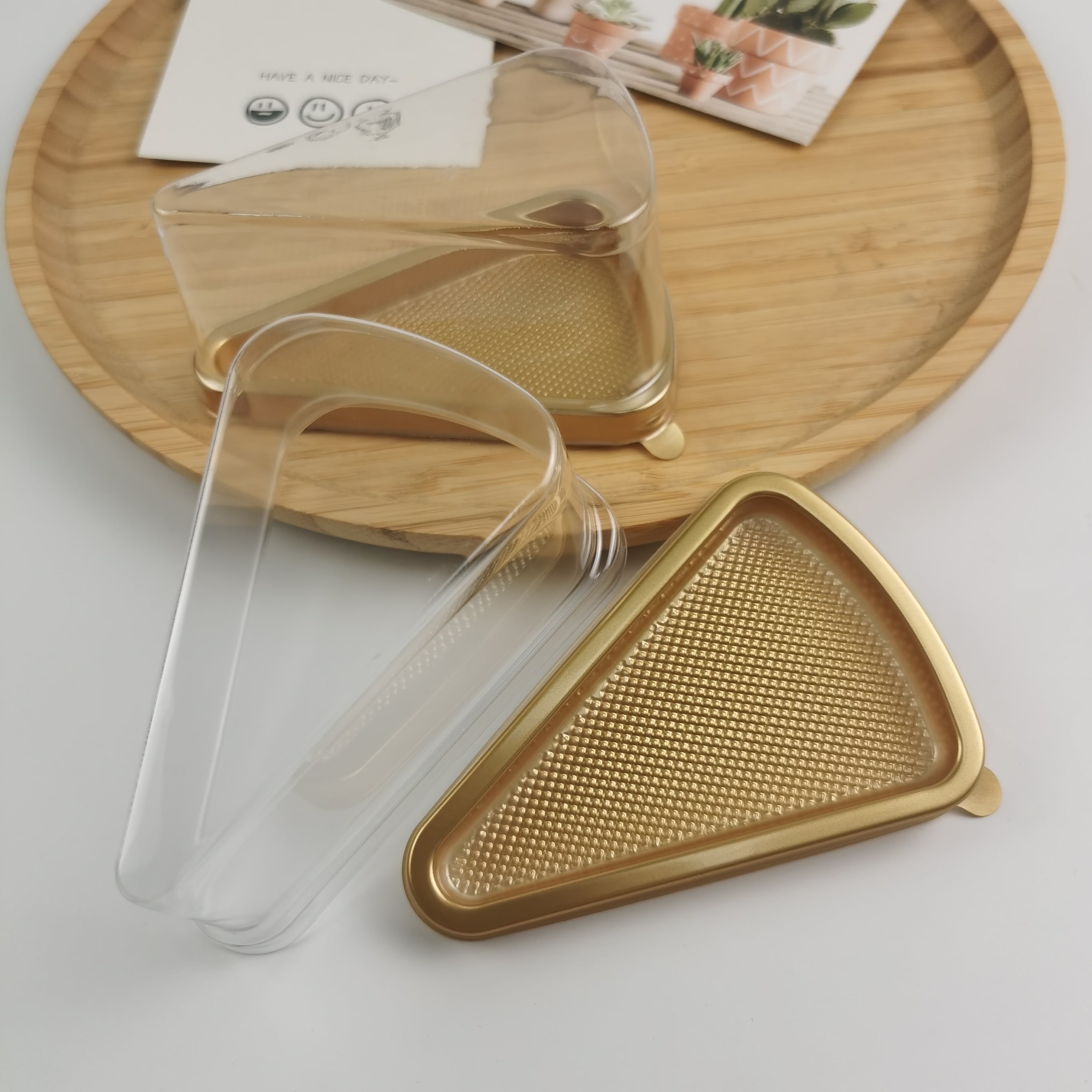 How Triangle Cake Slice Boxes Enhance the Presentation of Your Desserts?