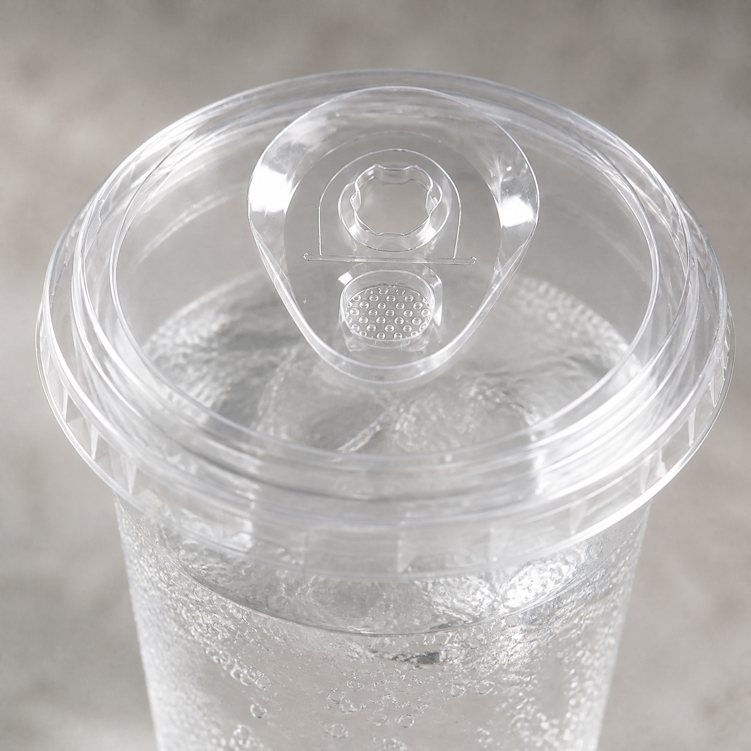 What Are the Common Usage Issues with Strawless Plastic Cups?