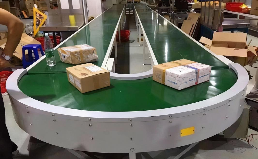 Belt Conveyor in Parcel Sorting System