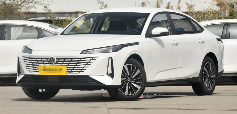 новый седан Changan Eado PHEV 2026 года, подключаемый гибрид с увеличенным запасом хода, быстрая зарядка, интеллектуальная кабина, 5 мест, оптом