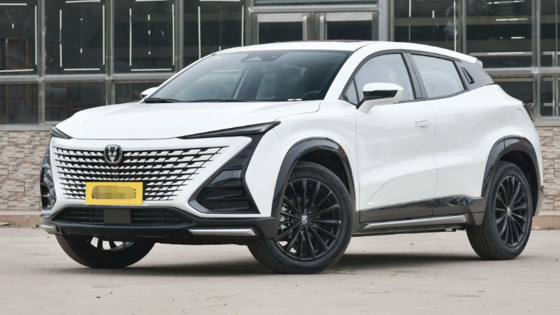 2026 онд шинэ Changan UNI-V спортын седан, 1.5T/2.0T хөдөлгүүр, умныхаа кабинет, 5 бүрэлдүүлэгч, өндөр тоноглолт, том дуудлагын хүрээлэнд