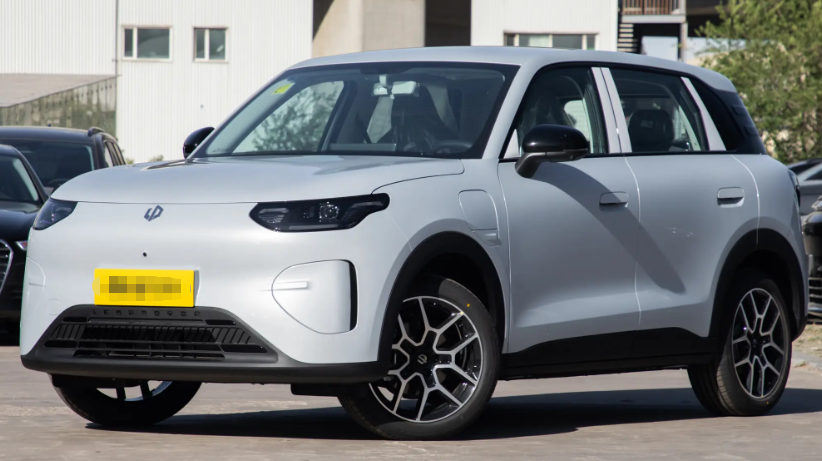 Leapmotor B03X A10, SUV elettrico compatto, autonomia 505 km, motore 90 kW, sistema ADAS con LiDAR, chip Qualcomm 8295, schermo da 14,6 pollici, veicolo elettrico per esportazione globale