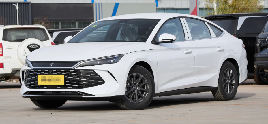 BYD Qin L DM-i 2026 Модел 128KM Jinqu Edition Плуг-ин хибрид Средње величине Седан Бледе Батерија PHEV