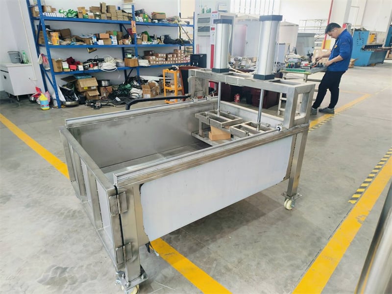 Cheese Draining Table with Wheels