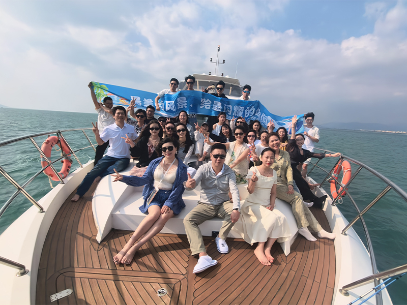 Company Celebrates 2025 Achievements with Joyful Team Building in Sanya