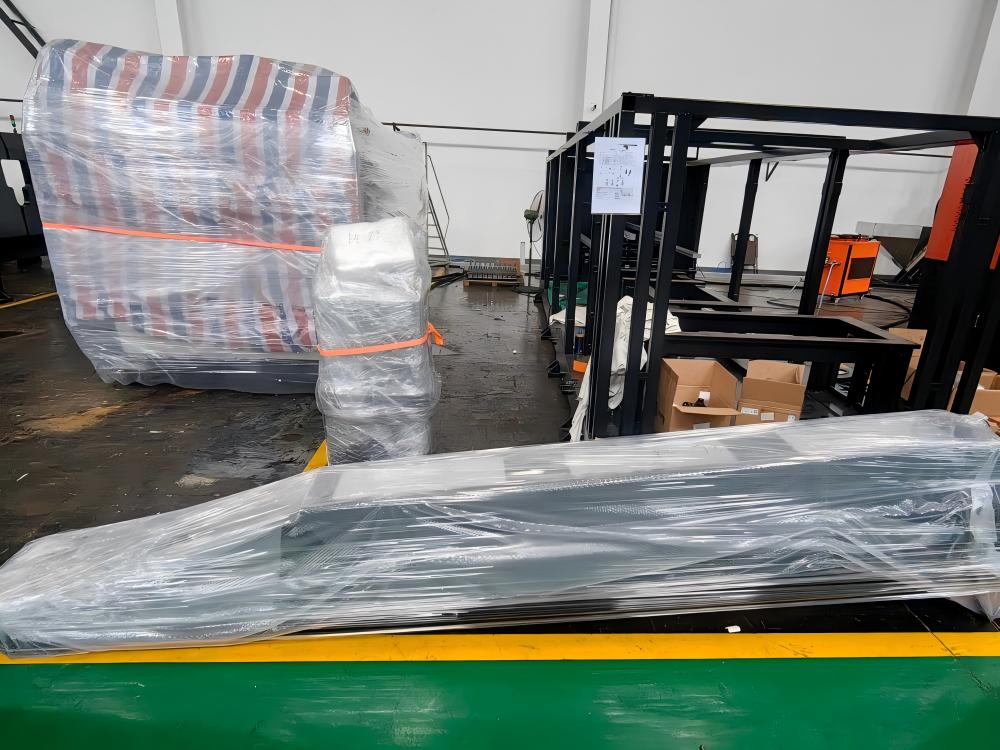 4000BPH PET Blow Molding Machine Shipped to Russian Client3.jpg
