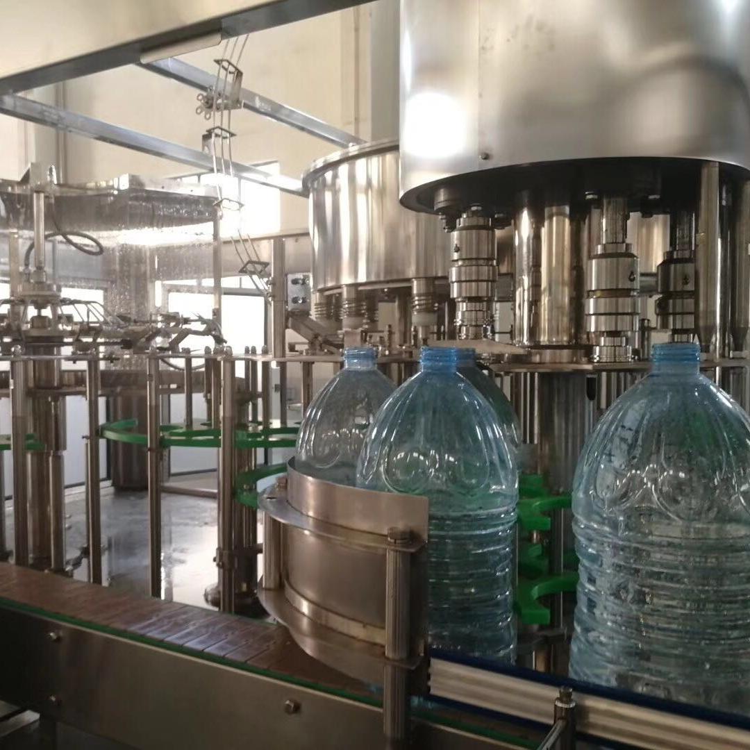 Welche Faktoren beeinflussen den Preis von Flaschenwassermaschinen?