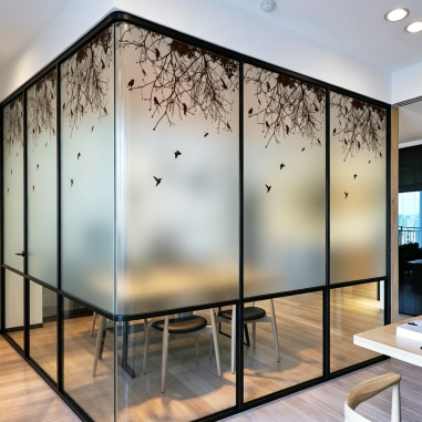 Why High Gloss Sticky Back Vinyl Supports Efficient Surface Finishing