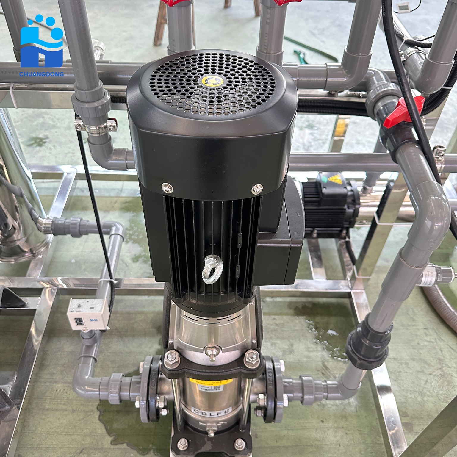Full-set-Chuangdong-RO-reverse-osmosis-water-treatment-equipment-with-pre-treatment,-supplies-purified-water-for-overseas-breweries-and-wineries.jpg