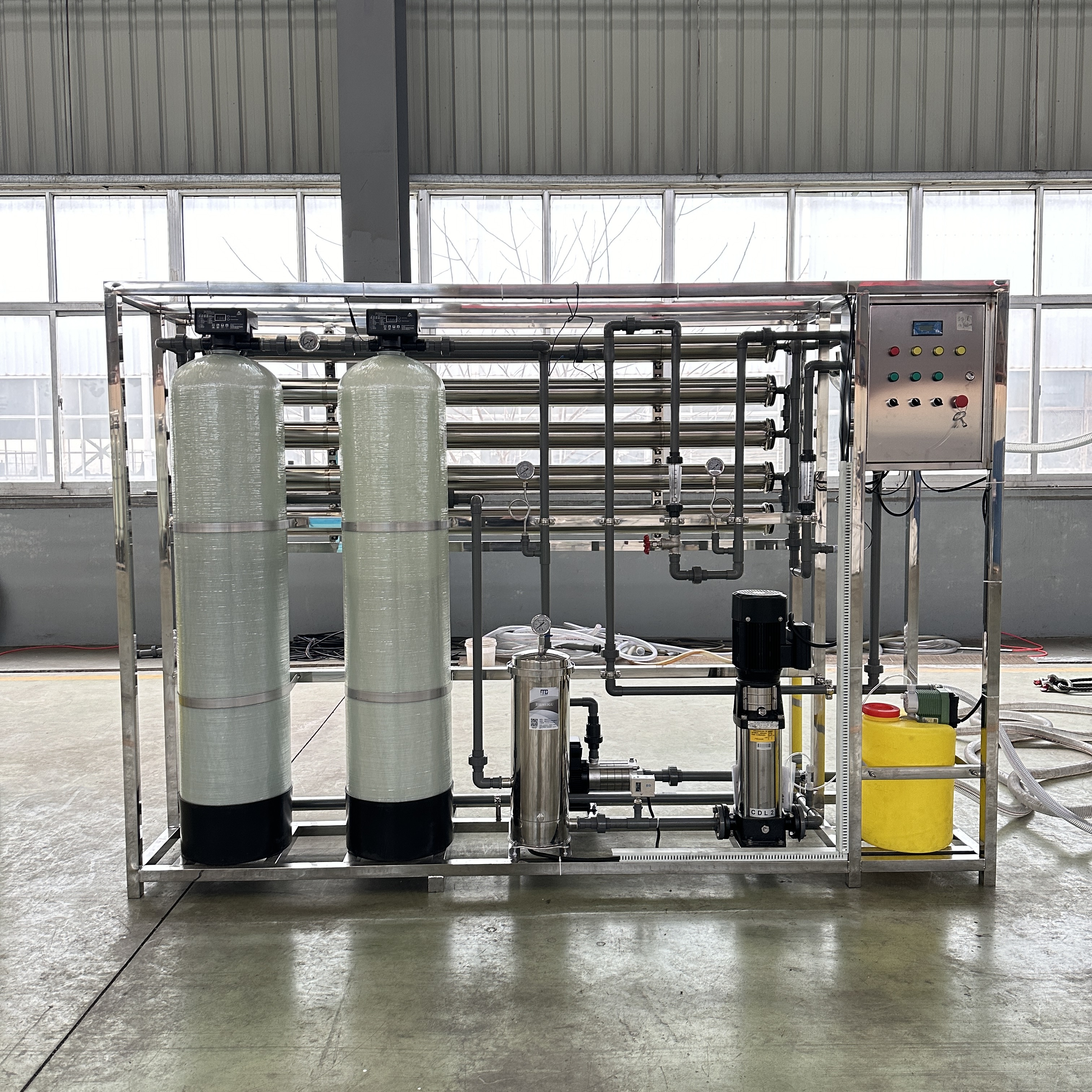 Hệ thống nước RO so với nhà máy thẩm thấu ngược – Giải thích chi tiết