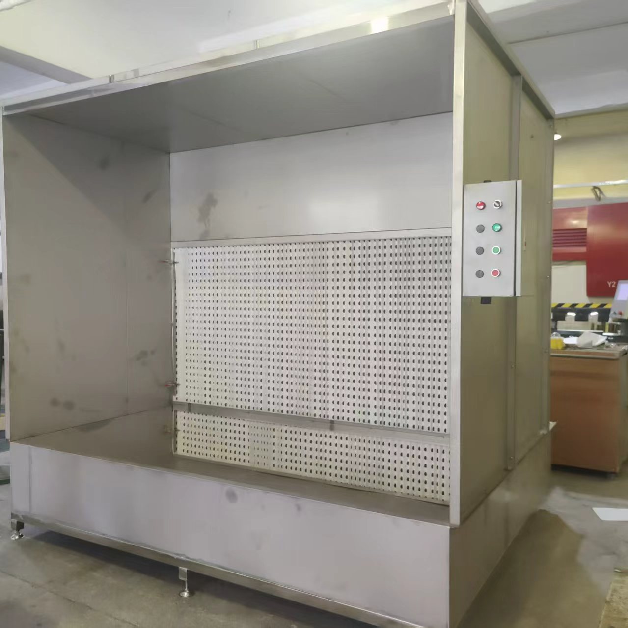 Safety Tips for Operating a Paint Booth Machine
