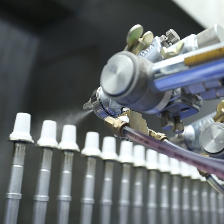 Poenostavite svoj postopek barvanja z avtomatsko posprskalno opremo