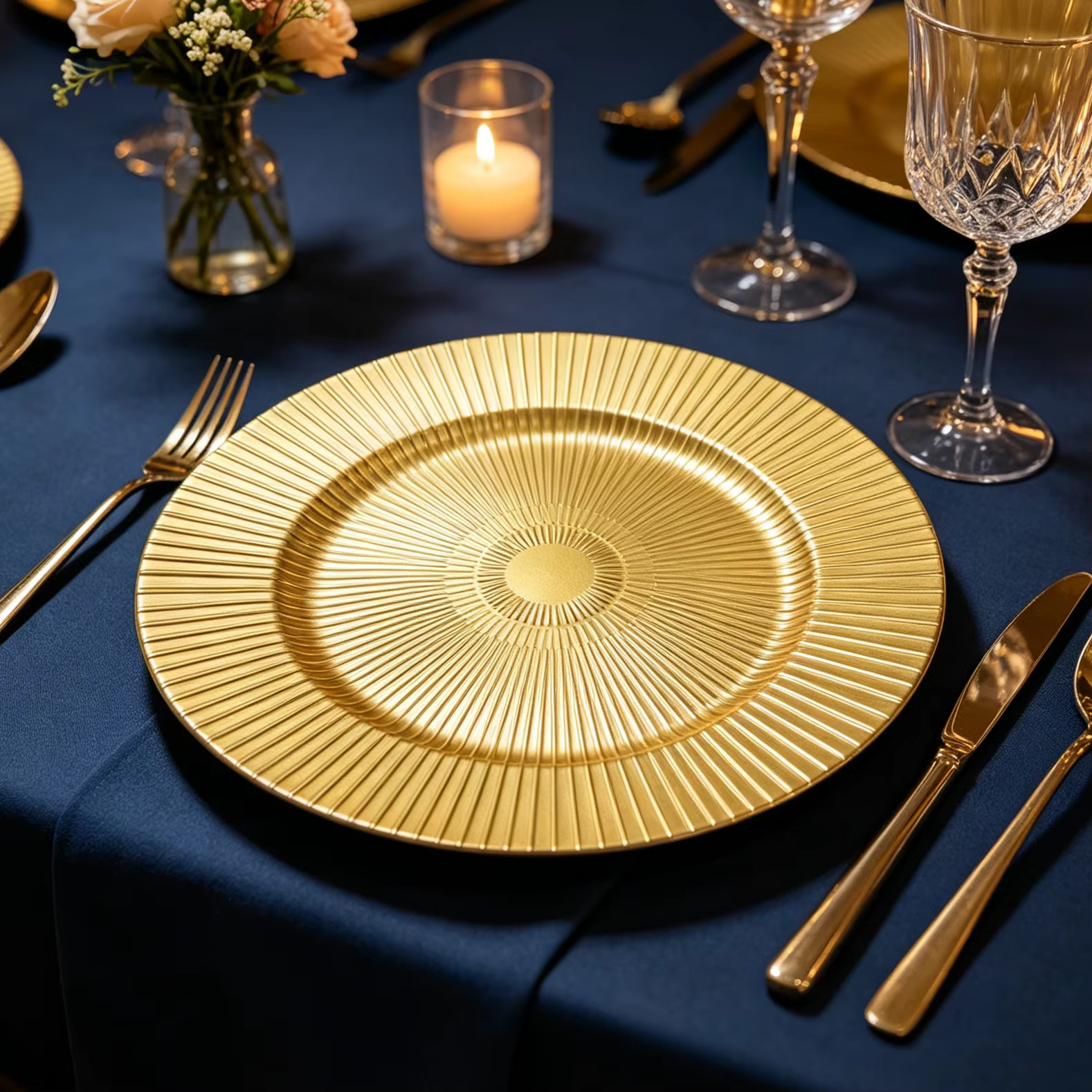 wholesale hot sell luxury durable pp round plastic charger plates wedding customized pattern hotels parties fujian dinnerware-2