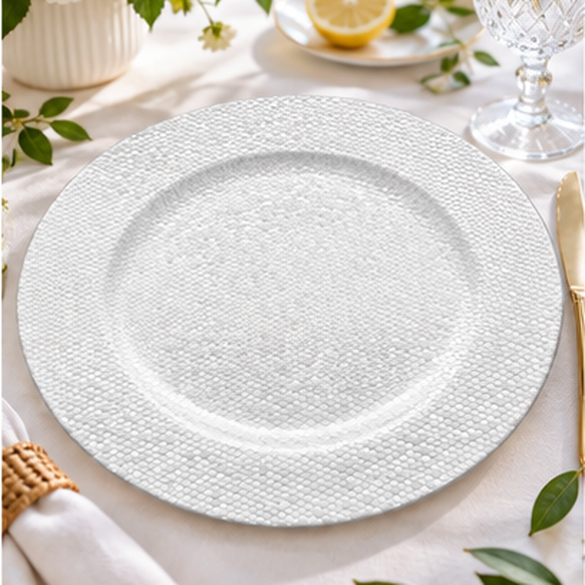 woju geometric 13in silver charger plates wedding powder coated plastic plates with honeycomb texture for wedding table decor385-4