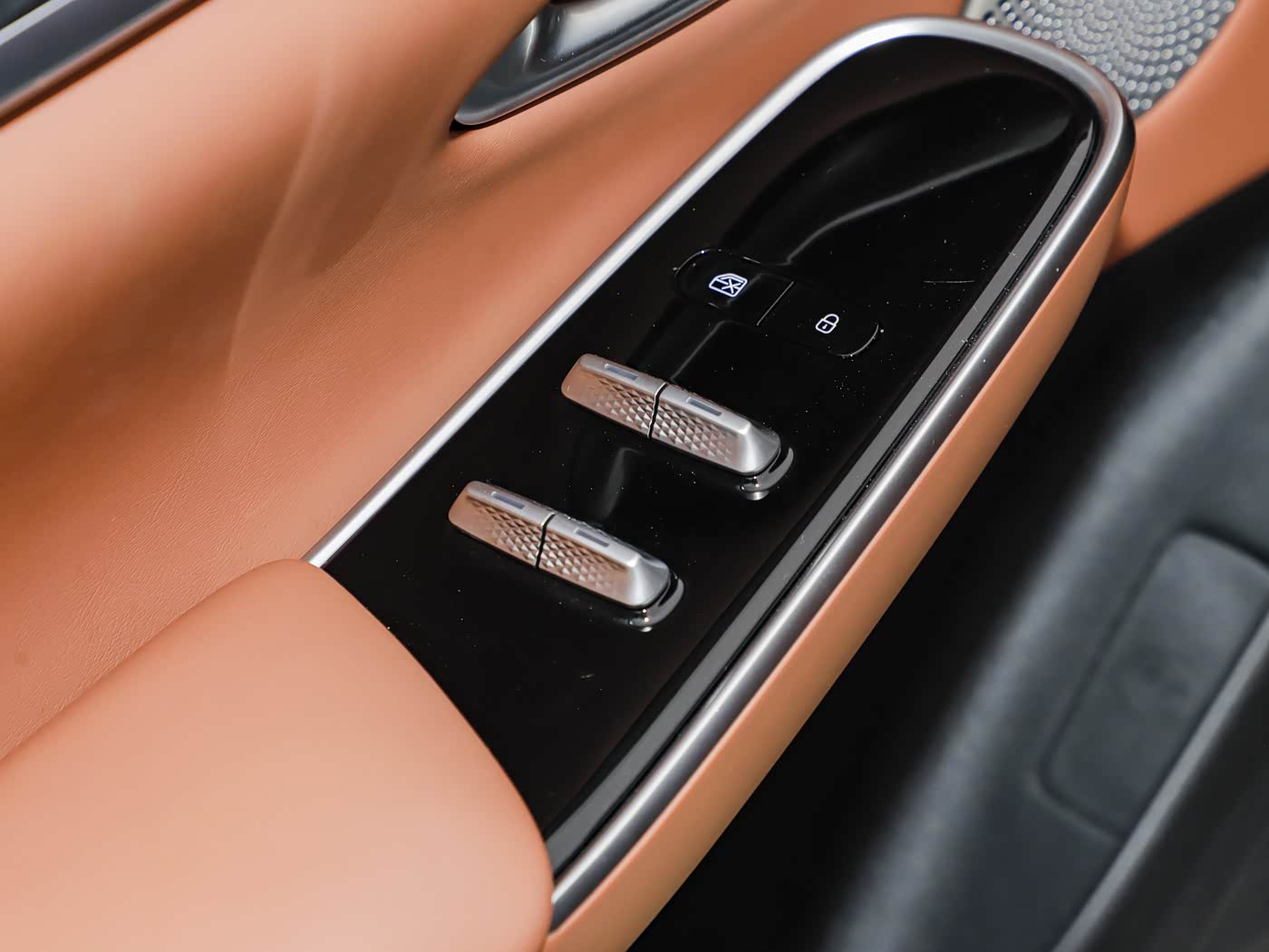 1400x1050_autohomecar__ChxpWGjL_52AAmT-AD9T2BTpV18084.jpg