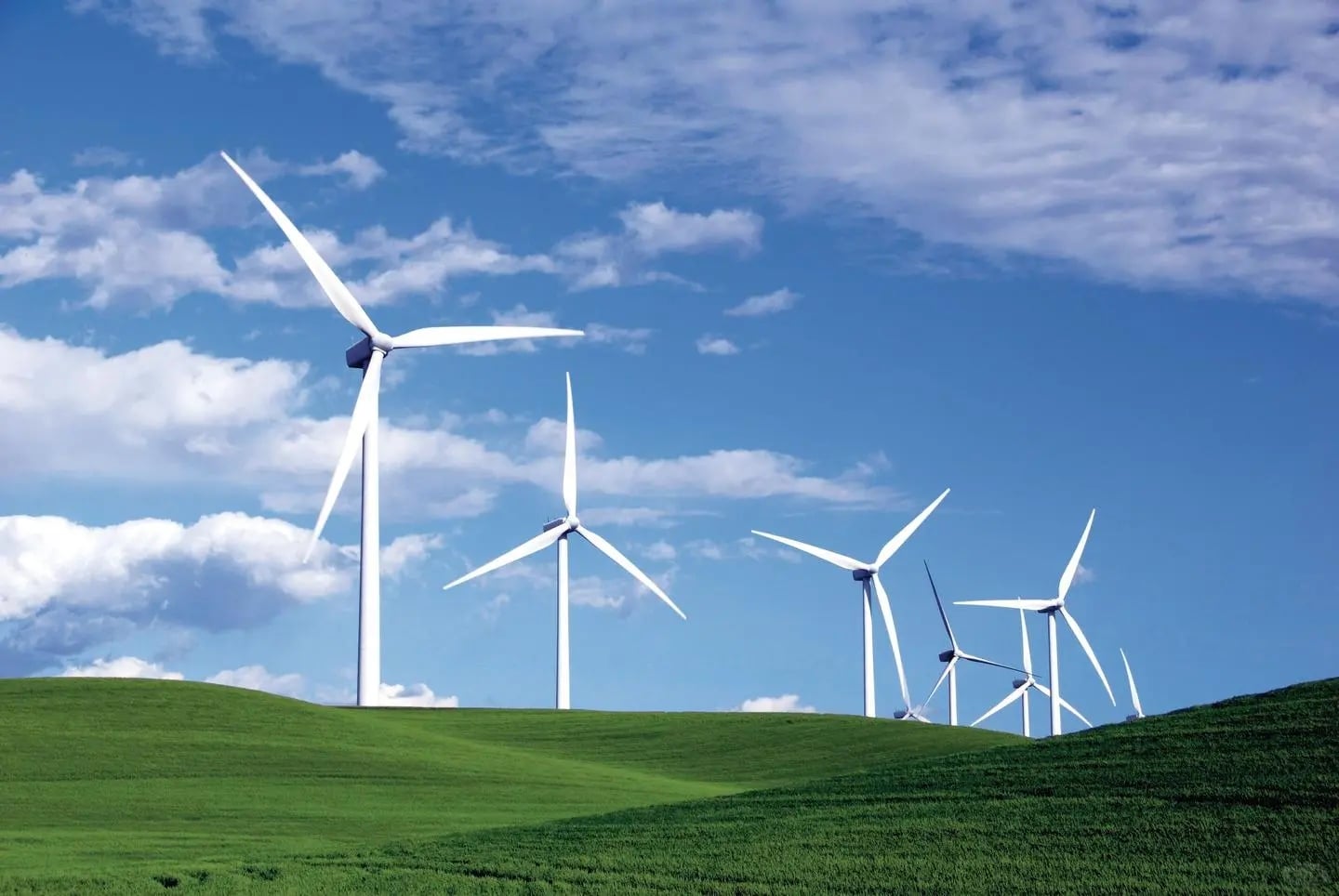 From Wind Turbine Blades to Hydrogen Storage Tanks: Why Has Carbon Fiber Become the