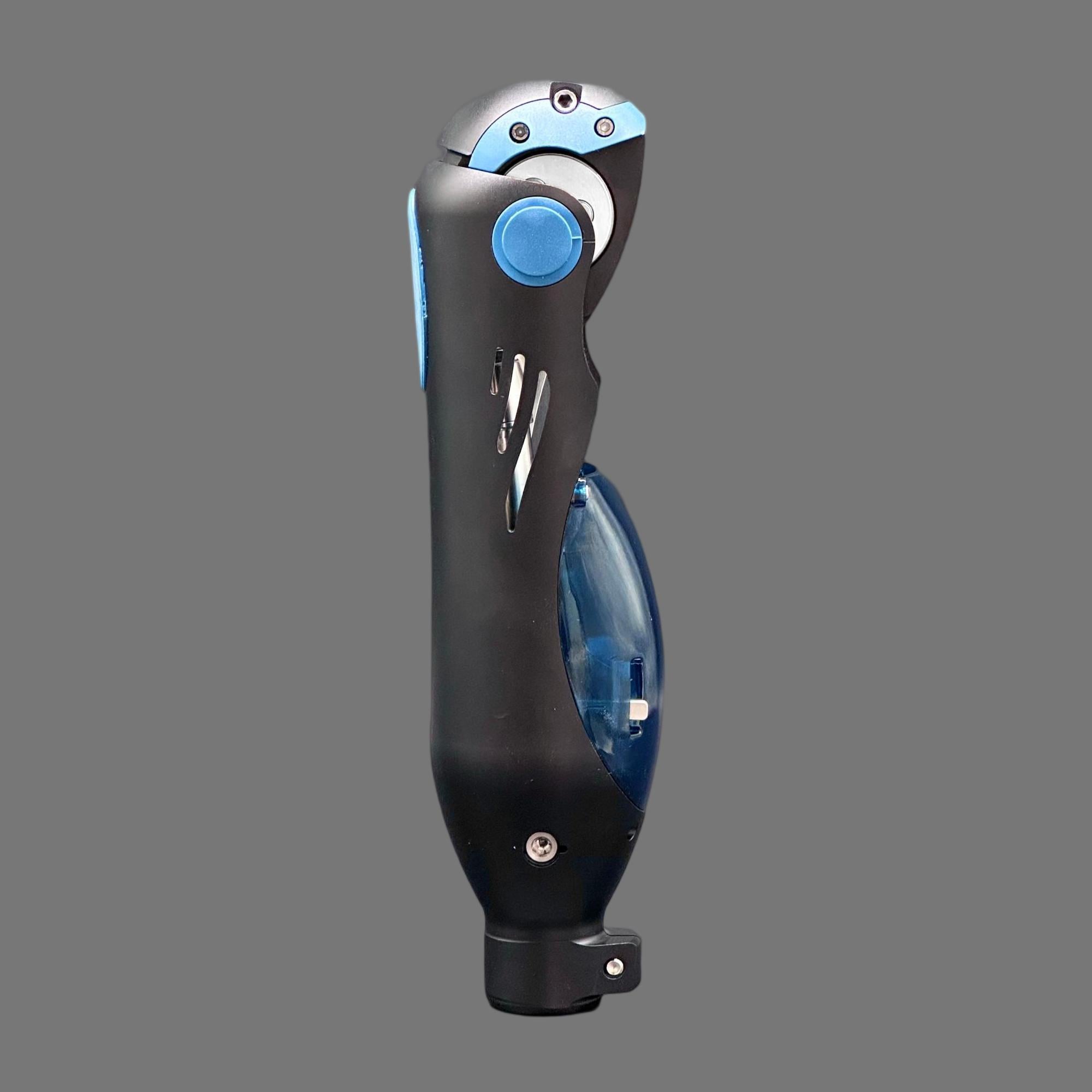 Does a hydraulic knee joint offer smoother stride than a pneumatic one for daily walks?