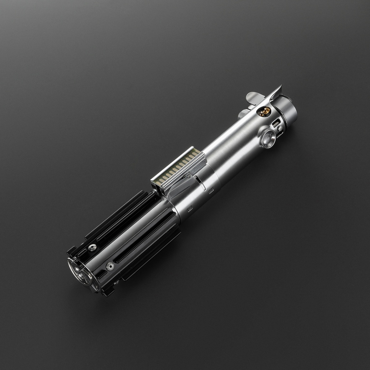 A Reaparição e a Reconstrução de um Artefato Galáctico: O Sabre de Luz GRAFLEX em Star Wars: O Despertar da Força