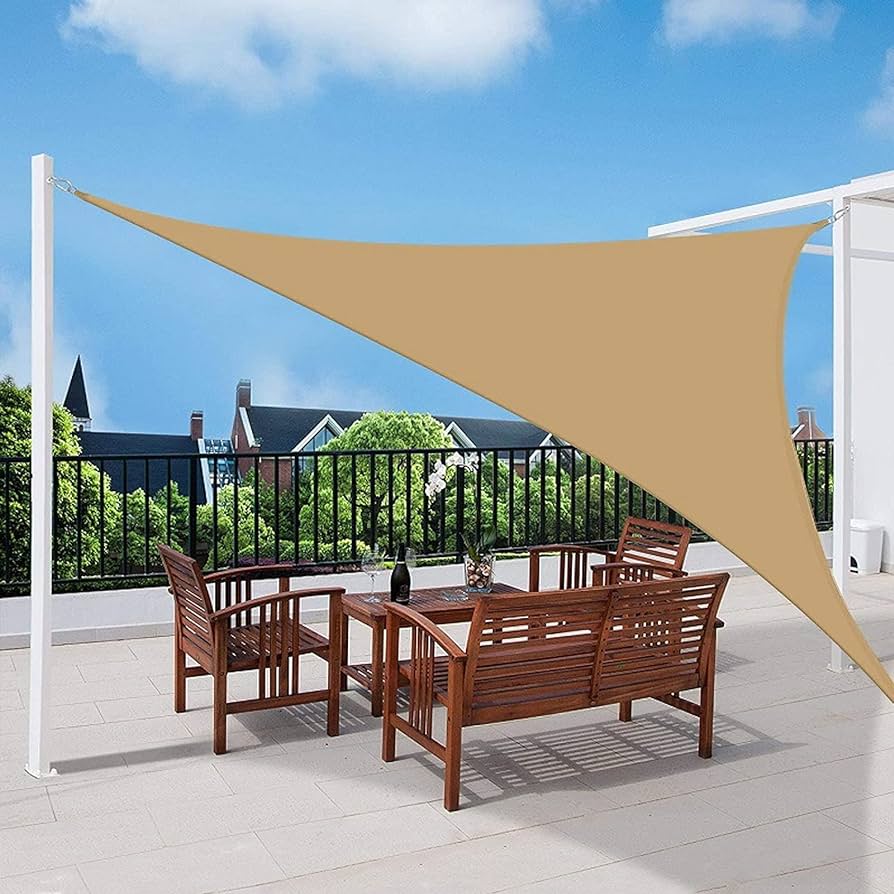 Aménagez votre espace extérieur avec des voiles d'ombrage triangulaires