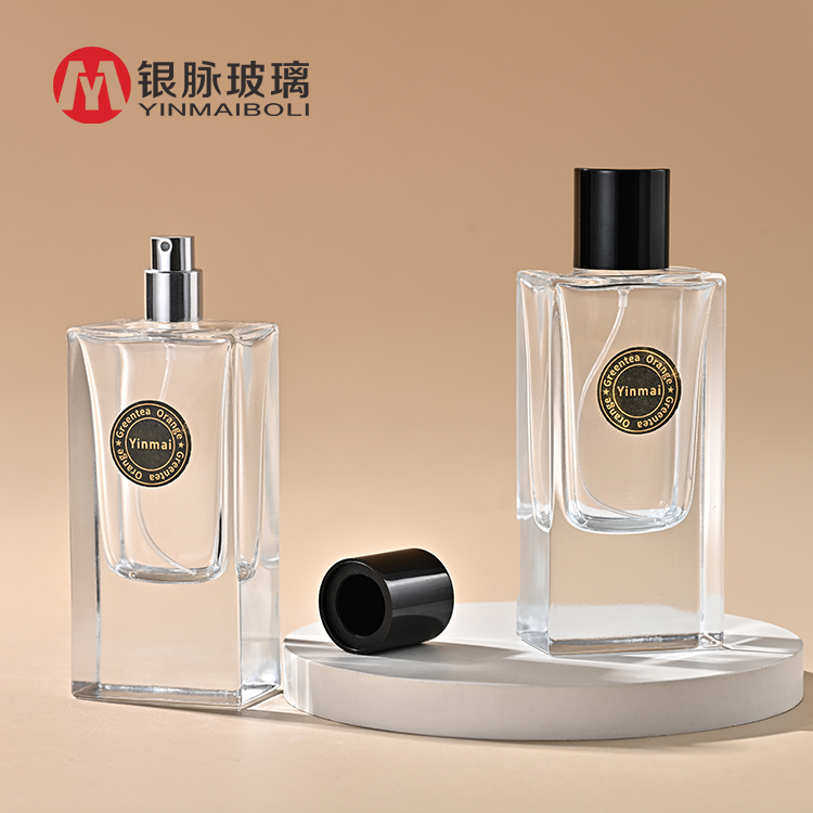 नया हाइ-एंड 50ml बेरियोनेट फ्लैट वर्गाकार पर्फ्यूम बोतल पुश-टाइप पोर्टेबल स्प्रे पर्फ्यूम बोतल