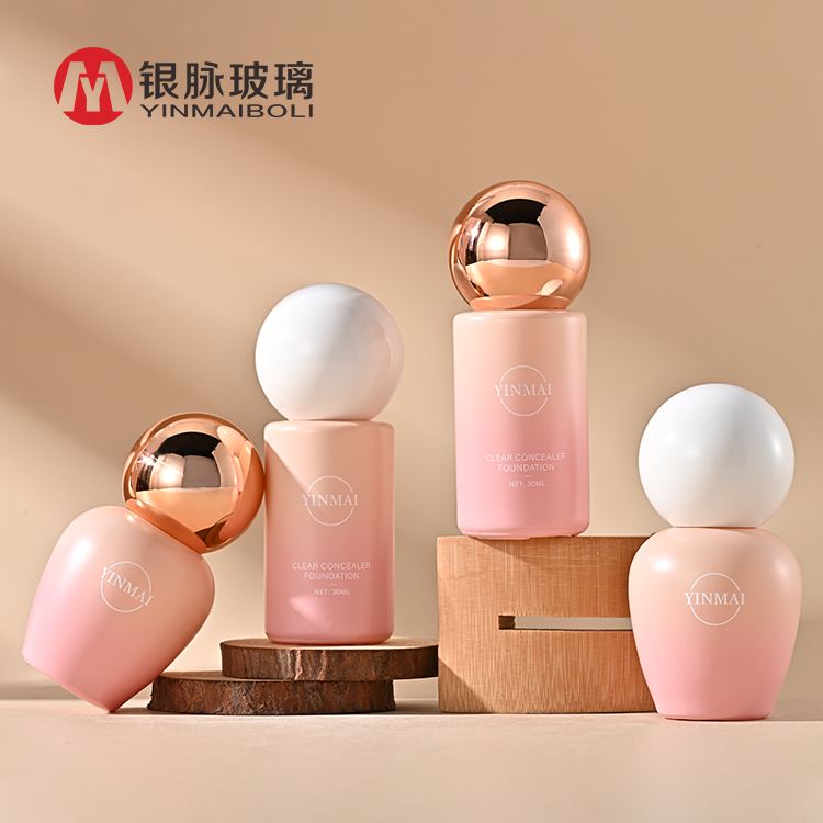 ขวดน้ำรากฐานเปล่าทรงกลม 30ml ทำจากแก้วพร้อมหัวปั๊มแบบหรูหรา สำหรับบรรจุภัณฑ์เครื่องสำอางและผลิตภัณฑ์ดูแลผิวที่สามารถออกแบบเองได้
