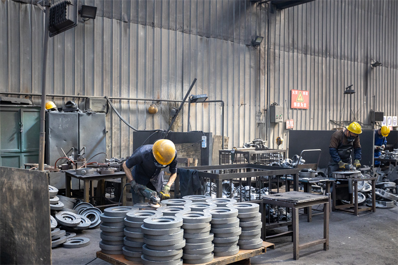 Ductile Iron Brackets vs. Cast Aluminum: A Comprehensive Comparison Guide