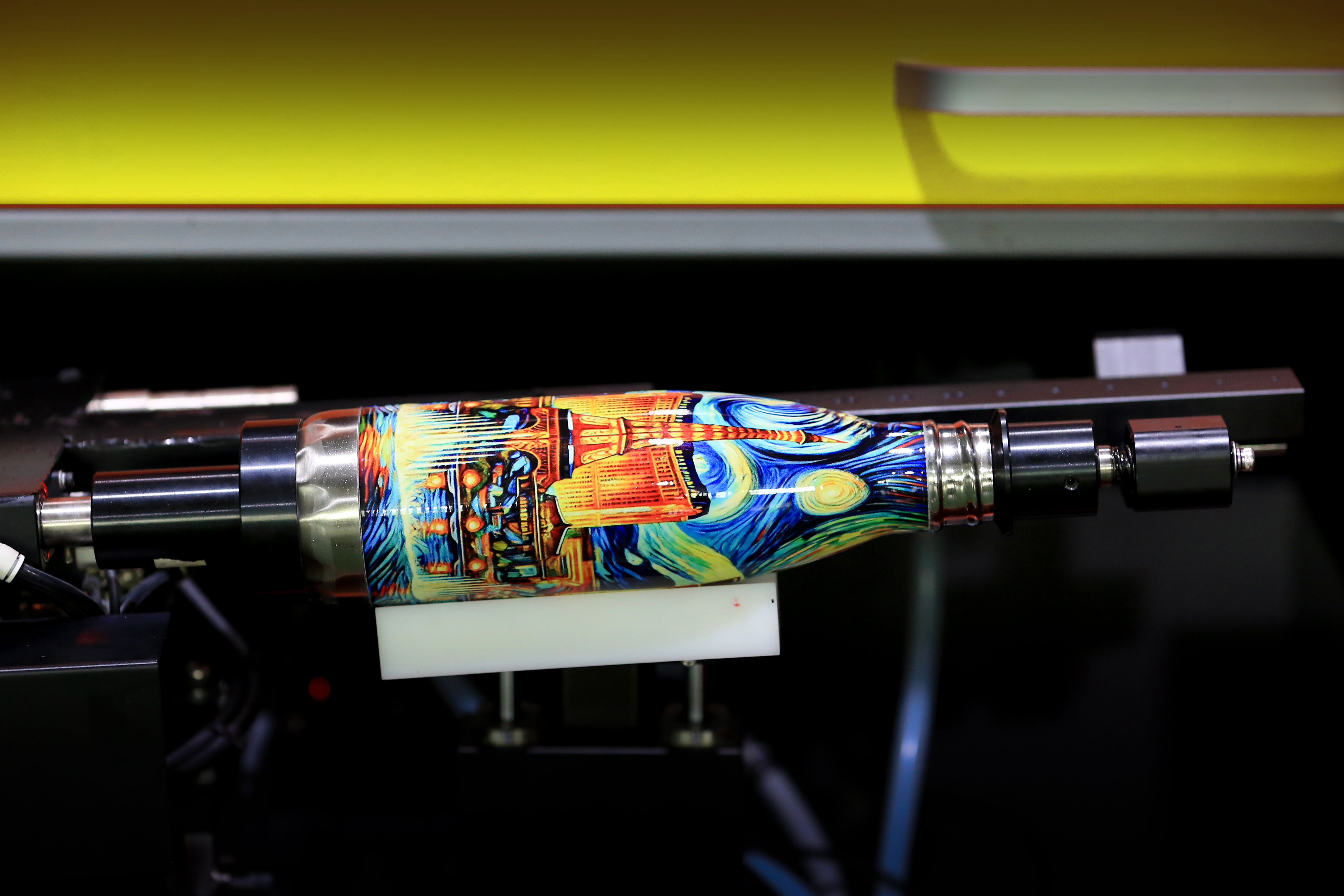 Seamless 360-Degree Printing with Rotary Table Precision