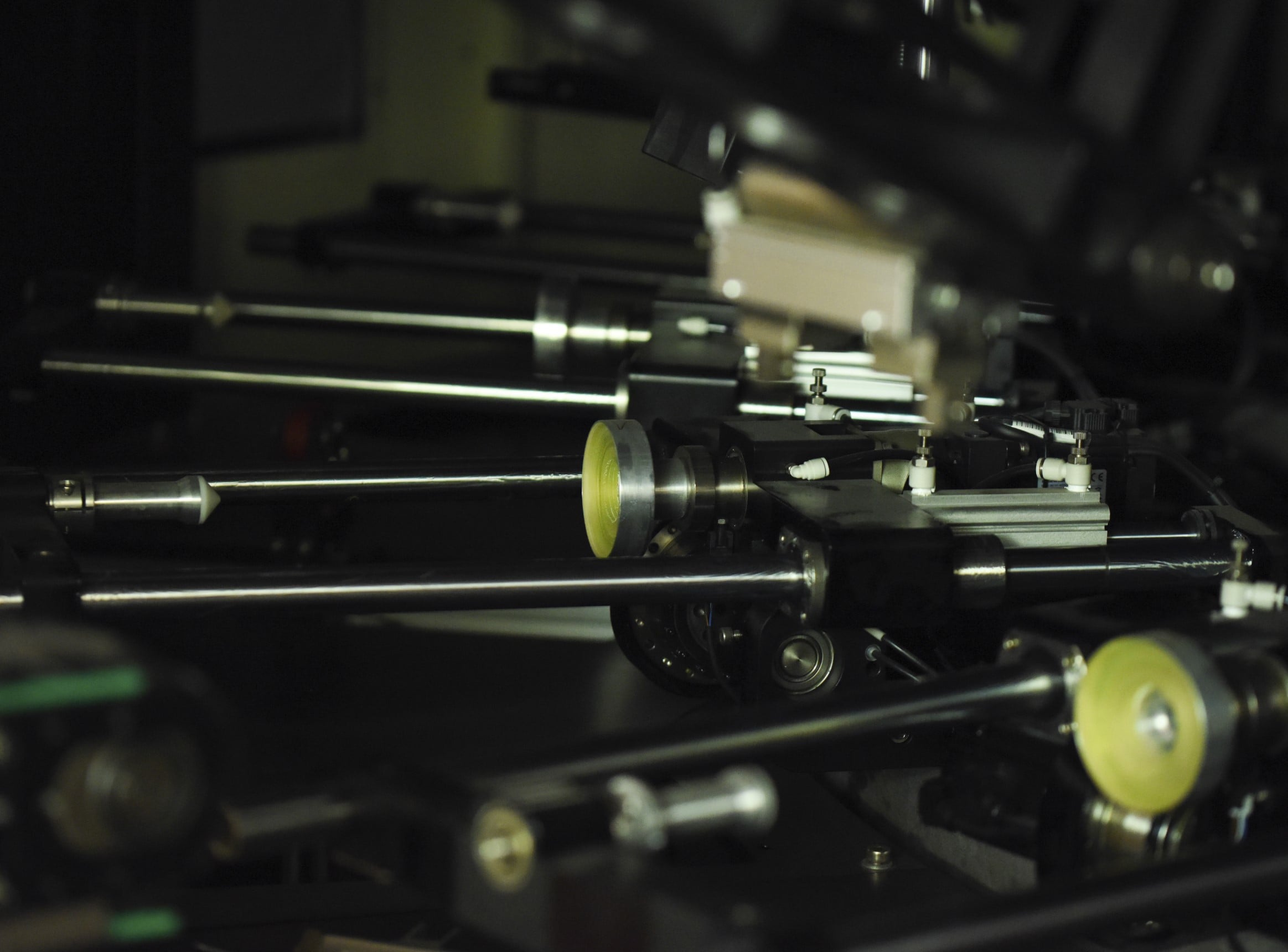 Universal Robotic Loading for Versatile Production