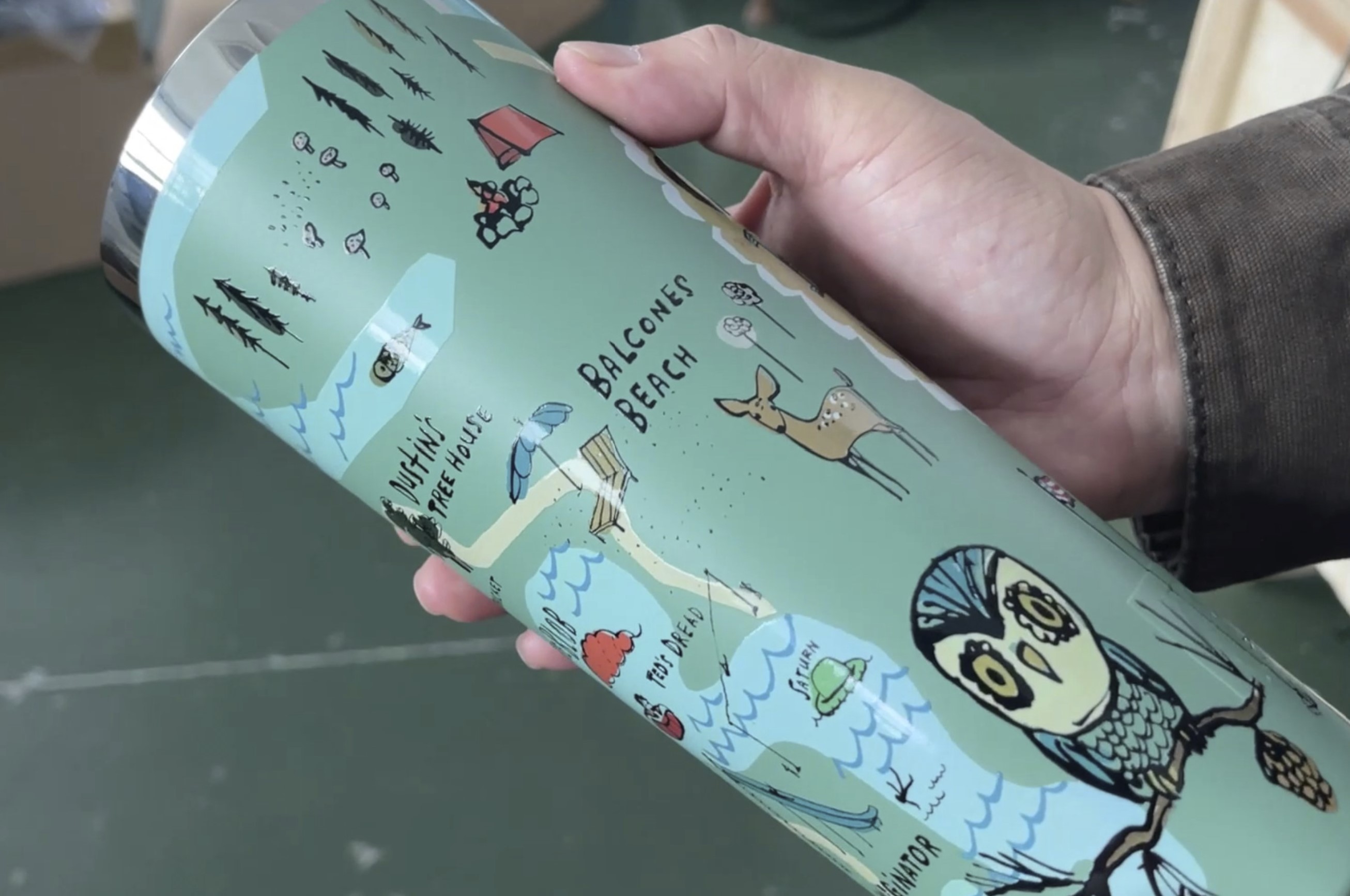 Pourquoi une imprimante à jet d’encre cylindrique est-elle indispensable pour l’impression sur des bouteilles et des tasses ?
