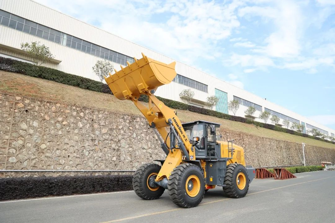 How Can Large Loaders Help in Reducing Fuel Consumption on Large Sites?
